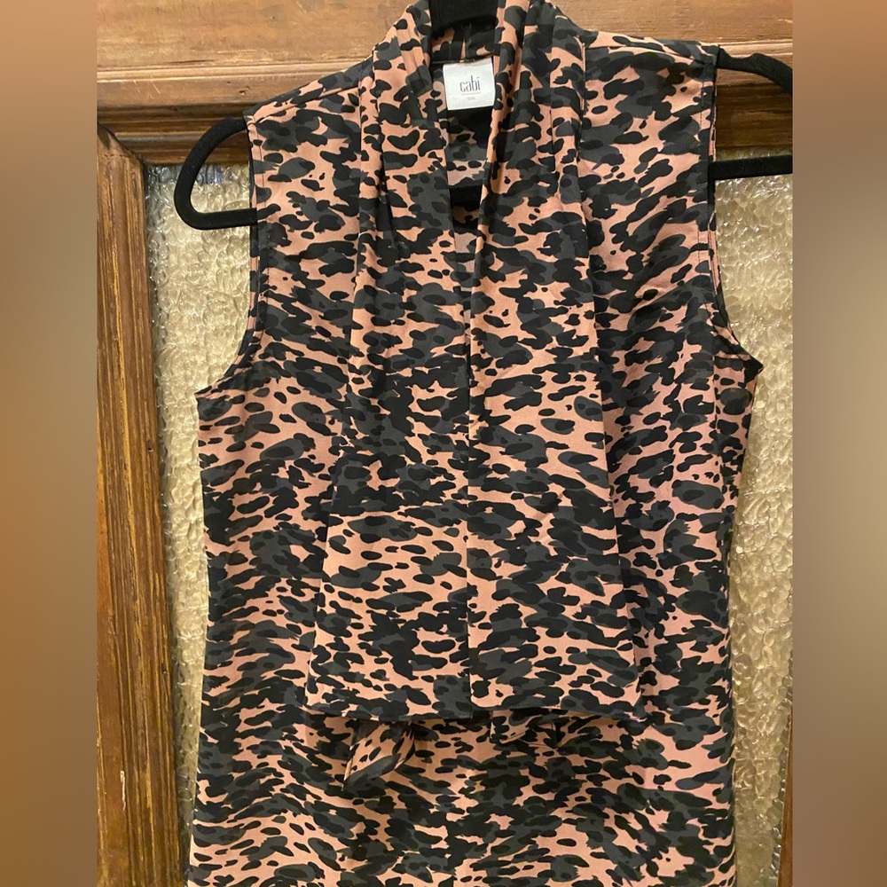 CAbi 9 to 5 Blouse! Excellent Condition!